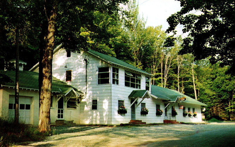 Oscars Chalet - Vintage Postcard (newer photo)
